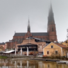 La Catedral de Uppsala (Uppsala Domkyrka), fue construída en el siglo XIII. Es el centro de Uppsala y sus agujas se pueden ver desde casi toda la ciudad, pues los edificios aquí suelen ser bajos.